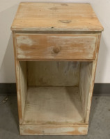 (1) SMALL WHITE NIGHT STAND WITH (1) DRAWER (14.5”X25”)