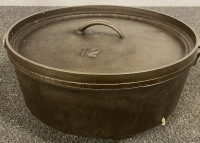 12 INCH LODGE DUTCH OVEN WITH ORIGINAL BOX - 5