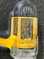 DEWALT 1/2” INPACT WRENCH- POWERS ON - 4