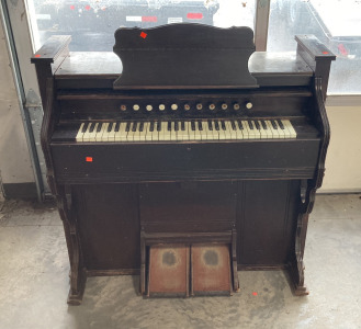 (1) ESTEY ORGAN CO. BRATTLEBORO, UT. USA ANTIQUE PUMP ORGAN