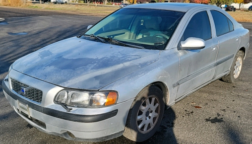 2002 VOLVO S60 - COLD AC - CASSETTE/CD PLAYER!