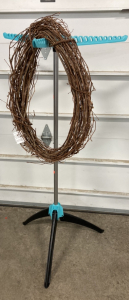 Plastic Clothes Drying Hanger, Oval Wood Wreath Base