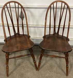 (2) Vintage Wood Dininf Chairs