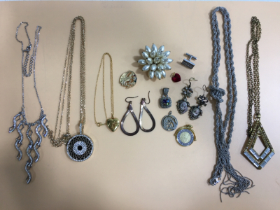 Amazing Costume Jewelry Pieces Including (5) Necklace’s (2) Pairs of Earrings (4) Pendants & More!