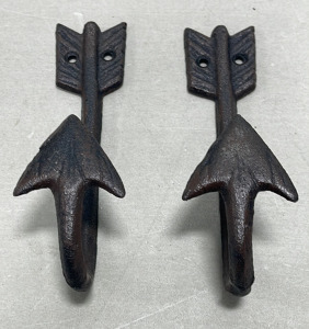 (1) Pair Of Cast Iron Arrow Wall Hooks