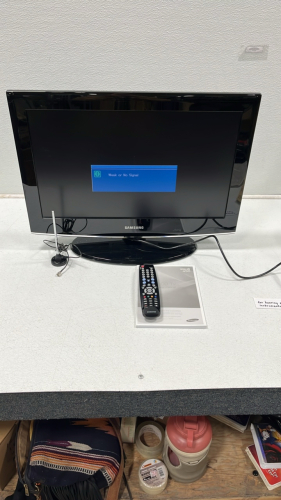 26&rdquo; Samsung Tv W/ Remote