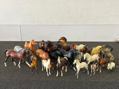 20+ BREYER HORSES