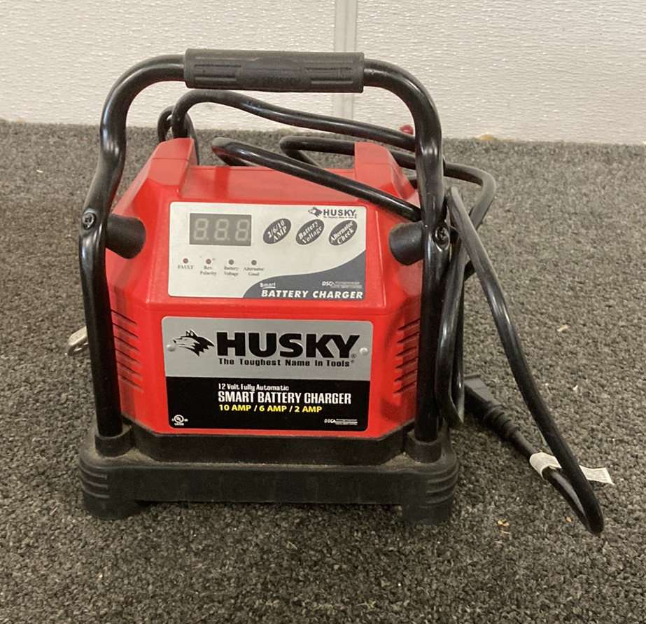 (1) HUSKY SMART BATTERY CHARGER 12 VOLT FULLY AUTOMATIC 10 AMP/ 6 AMP