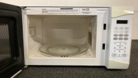 EMERSON 700 WATT MICROWAVE— WORKS - 2