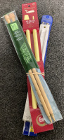 FLAT OF NEW BAMBOO KNITTING NEEDLES, CIRCULAR KNITTING NEEDLES, STEEL KNITTING NEEDLES AND CARRYING CASE - 5