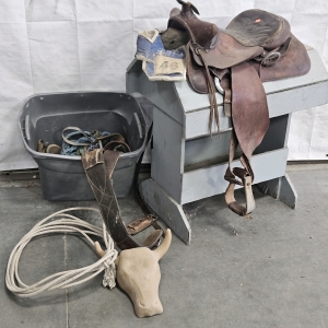SADDLE & TACK (STAND NOT INCLUDED), LASSO W/ PRACTICE TARGET