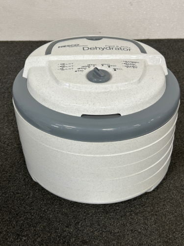 NESCO PROFESIONAL FOOD AND JERKY DEHYDRATOR