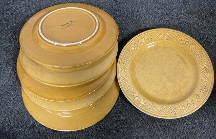 SET OF SIX DINNER PLATES FROM TARGET HOME