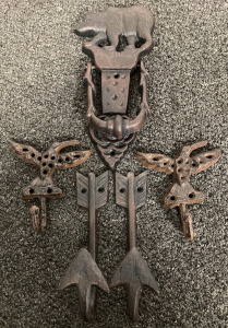 CAST IRON BEAR DOOR KNOCKER, HUMMINGBIRD AND ARROW WALL HOOKS