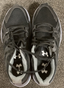 SIZE 9 UNDER ARMOR TENNIS SHOES