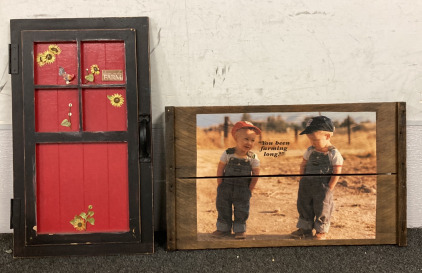 (1)WOODEN HANGIN DOOR, (1) WOODEN FARM SIGN