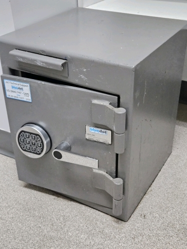 15x16x18 BLUE DOT SAFE W/ DROP DRAWER, INCLUDES KEYS, NO COMBINATION