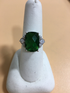 Beautiful 7.5 Ladies Ring Green/Silver Tone