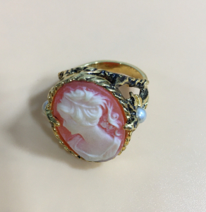 Vintage Faux Cameo RingSize 3.5 Dainty Gold Tone With Simulated Pearls