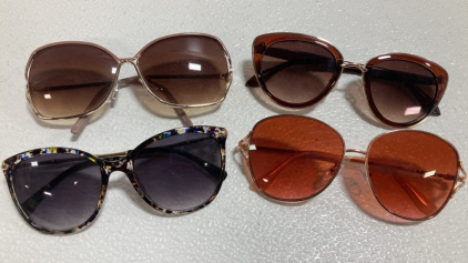 (4) Pairs of Women&rsquo;s Sunglasses