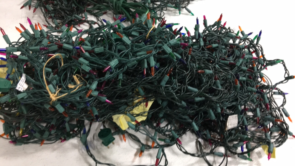 (10) strands multicolor lights Working condition (6) strands red lights