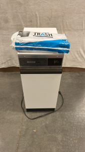 KENMORE COMPACTOR W/ TRASH BAGS ( POWERS ON )