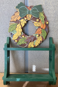 (1) WOODEN WREATH W/ ACORNS AND LEAVES, (1) GREEN WOODEN HEART TWO SHELF WALL HANGER