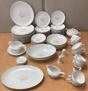 71 PIECE KAYSONS FINE CHINA GOLDEN RHAPSODY 1991 SET, INCLUDES PLATES, BOWLS, CUPS, AND MORE