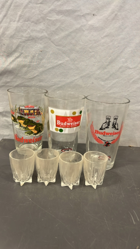 (3) BUDWISER CUPS AND (4) GLASS SHOT GLASSES