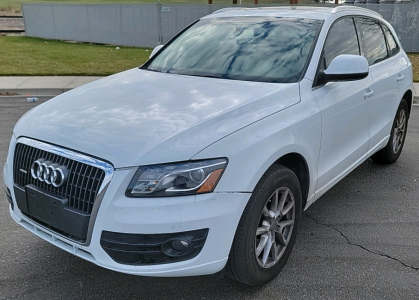 2012 AUDI Q5 - AWD!