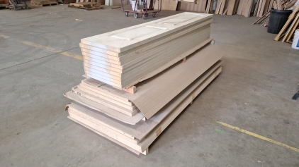 PALLET OF VARIOUS SIZE DOORS/CLOSET DOORS