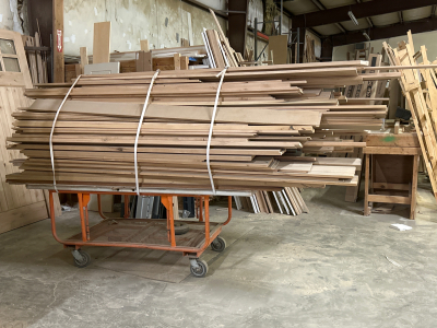 LARGE BUNDLE OF WOOD TRIM IN VARIOUS SIZES (SHOP CART NOT INCLUDED)