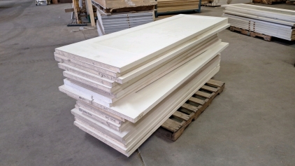 PALLET OF VARIOUS SIZE AND STYLE DOORS