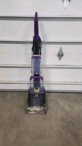 (1) Bissell carpet cleaner vacuum