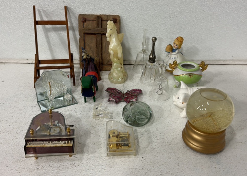 Large Lot Of Cool Wind Up Pianos, Wind Up Snowglobe, Bells, Piggy Banks And More