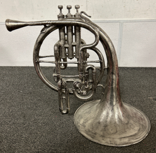 METAL FRENCH HORN SCULPTURE