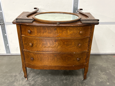 BEAUTIFUL VINTAGE WOOD VANITY DRESSER