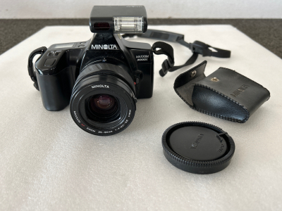 VINTAGE MINOLTA MAXXUM 3000i 35MM FILM CAMERA EITH 35-80MM 1:4 (22)-5.6 ZOOM LENS, D 314i FLASH AND MANUAL (NO BATTERY TO TEST)