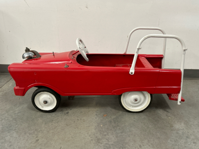 VINTAGE METAL PEDAL CAR