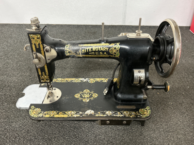 ANTIQUE WHITE ROTARY SEWING MACHINE WITH HAMILTON BEACH SEWING MOTOR PATENTED 1917-1920, NEEDLE MOVES SMOOTHLY USING WHEEL (NO PEDAL)