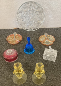 GLASS ANTIQUES INCLUDING (1) GLASS PLATTER, (2) LEAF GLASS PLATES, (1) BLUE GLASS LEAF, (1) GLASS DOVE STORAGE CONTAINER, (1) RED GLASS JEWELRY CONTAINER, (2) YELLOW CANDLE HOLDERS