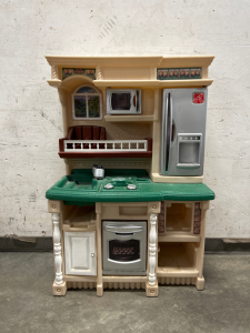 CHILDRENS PLAY KITCHEN