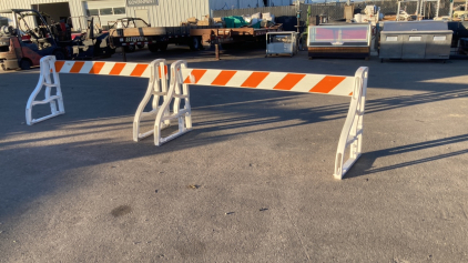 CONSTRUCTION BARRIERS 8&rsquo; PLASTIC