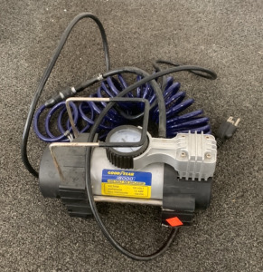 (1) GOOD YEAR I8000 120 VOLT AIR INFLATOR (POWERS ON)