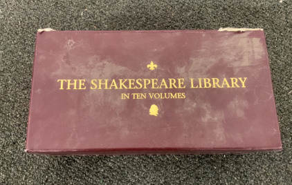 (1) BOX COLLECTION OF THE SHAKESPEARE LIBRARY IN 10 VOLUMES