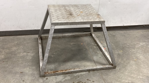 24”H Aluminum Platform