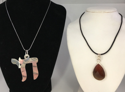 (2) Beautiful Cocktail Necklace&rsquo;s