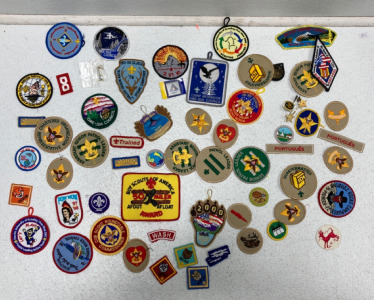 (30 +) Peices Assorted Boy Scout Patches and Memorabilia