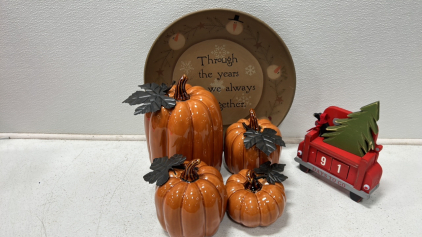 (4) Glass Pumkins (1) Decorative Plate (1) Countdown To Christmas