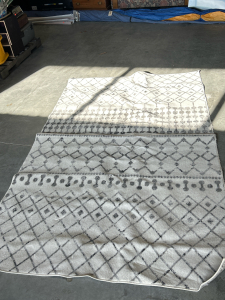 5x8 OFF WHITE AND GRAY AREA RUG